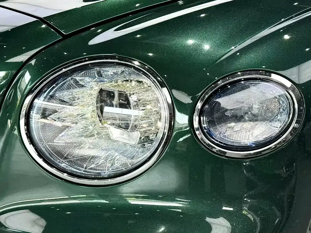 Bentley Flying Spur — фото 8