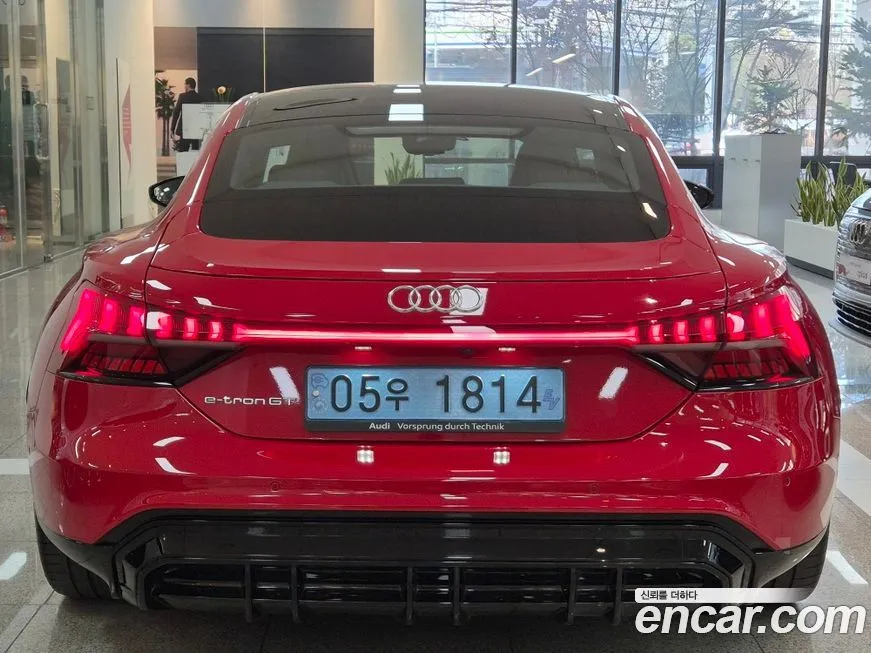 Audi e-tron GT — фото 6