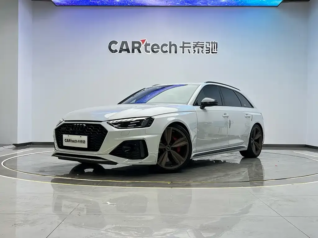 Audi RS 4 — фото 1