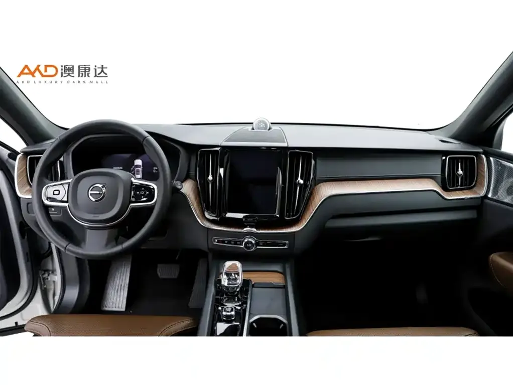Volvo XC60 PHEV — фото 10