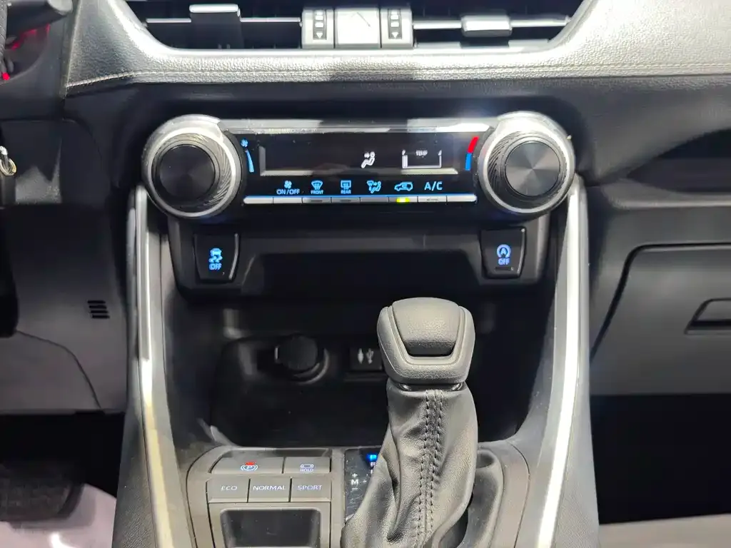 Toyota Wildlander — фото 10