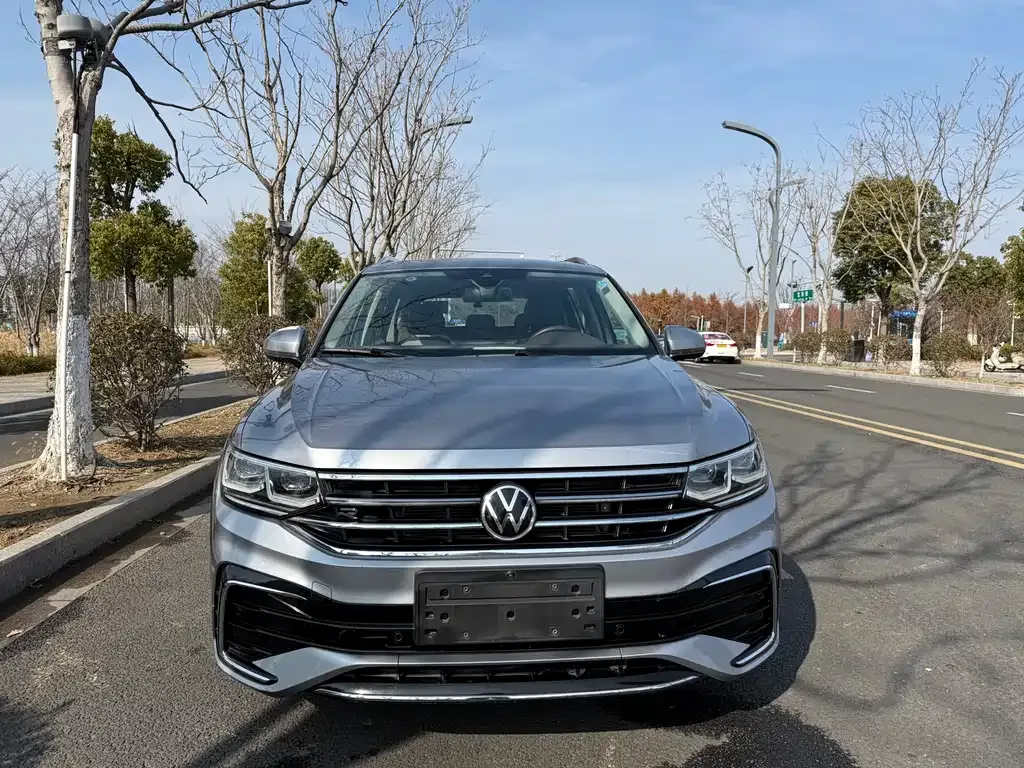 Volkswagen Tiguan L — фото 5