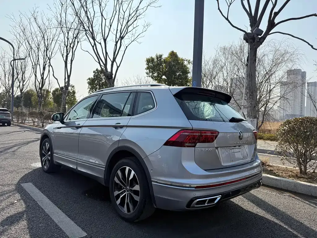 Volkswagen Tiguan L — фото 4