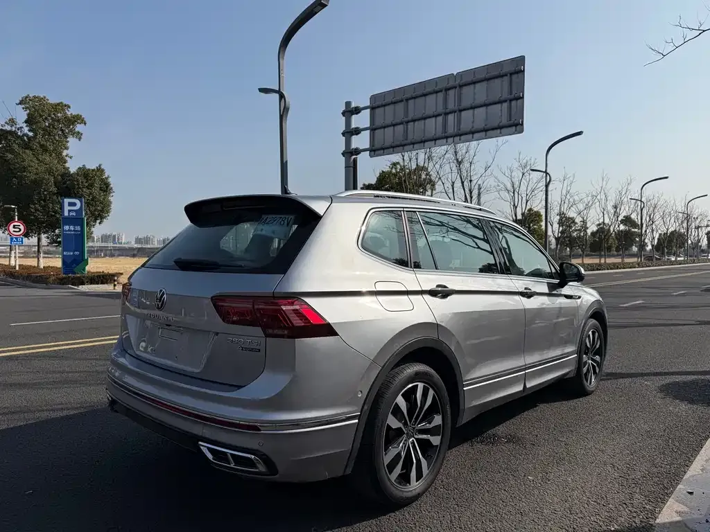 Volkswagen Tiguan L — фото 6
