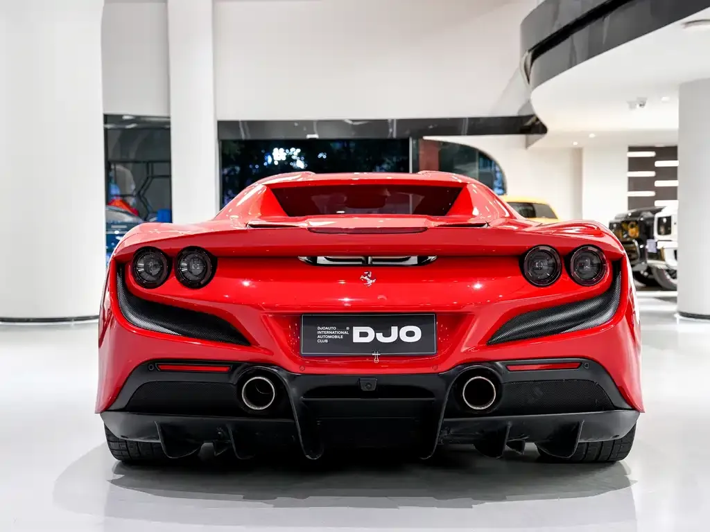 Ferrari F8 — фото 10