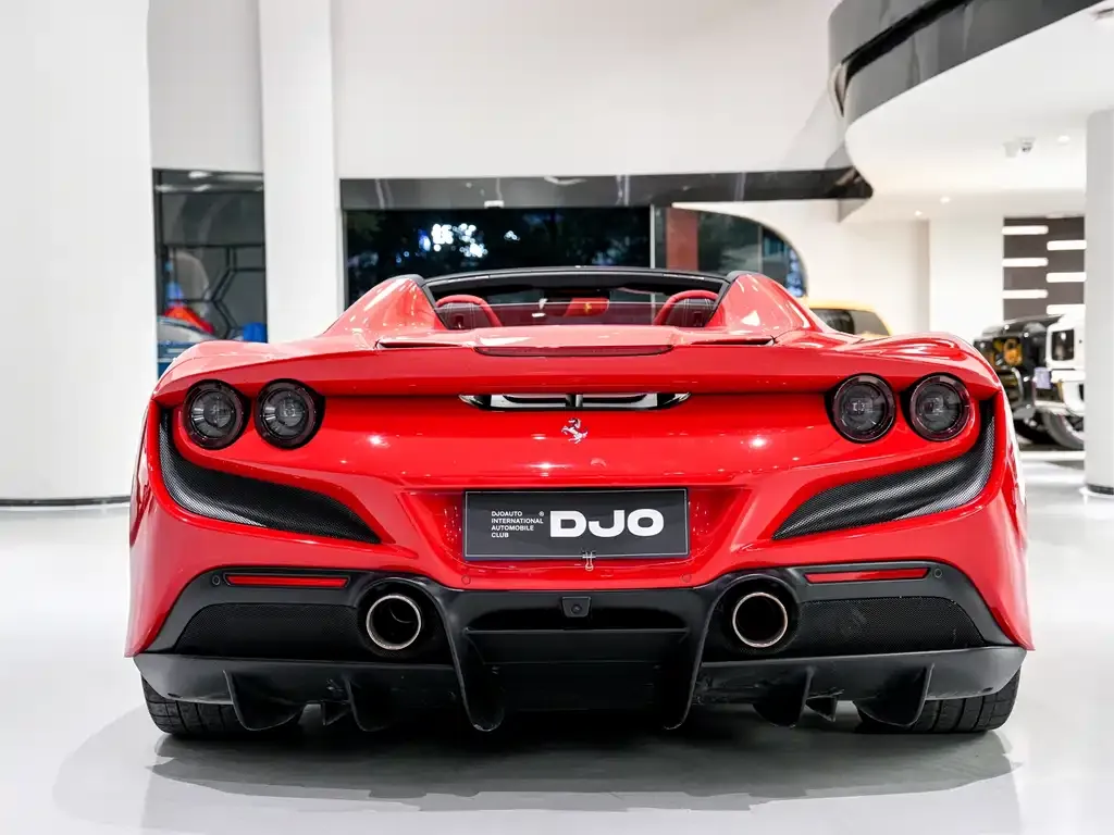 Ferrari F8 — фото 8