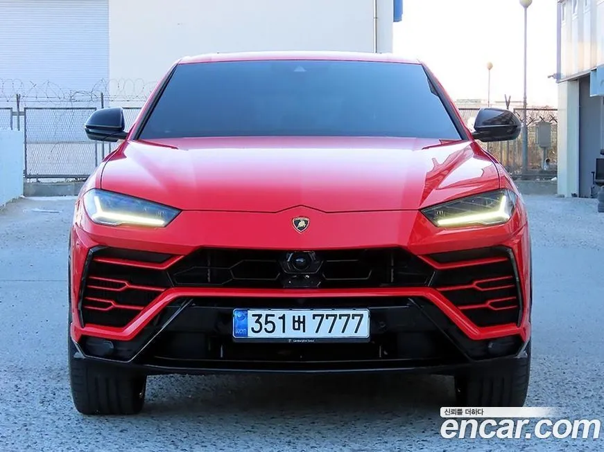 Lamborghini Urus — фото 1