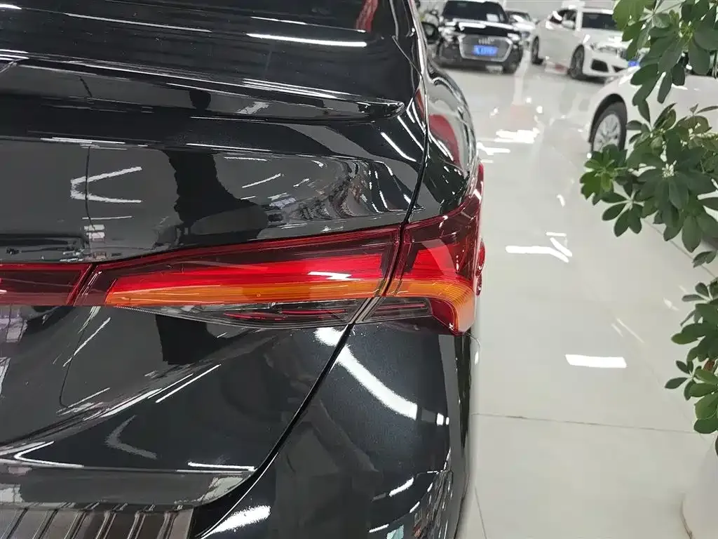 Toyota Avalon — фото 2