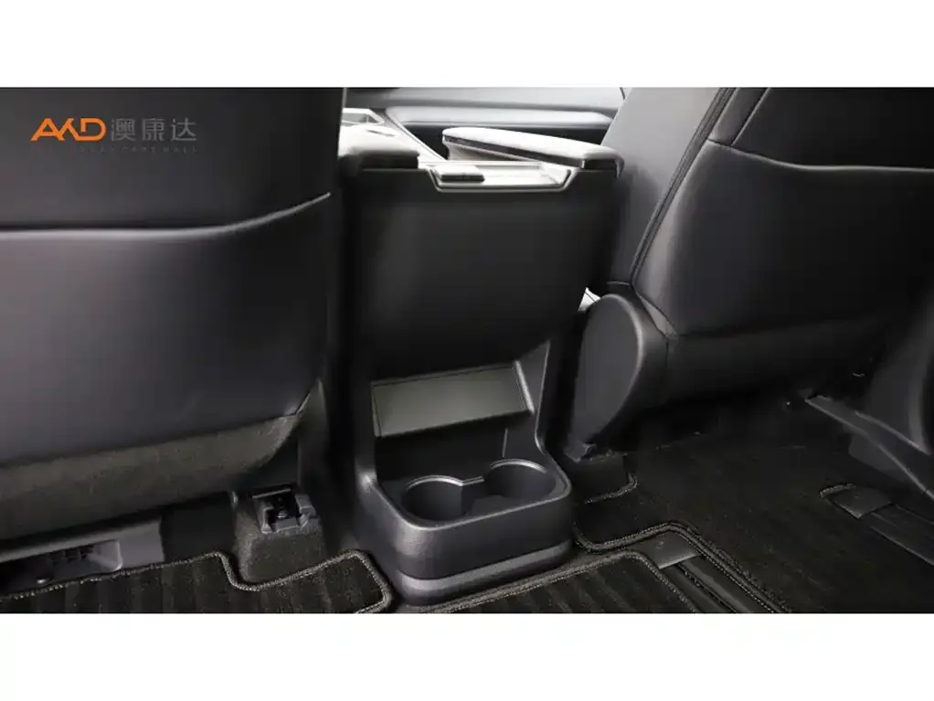 Toyota Granvia — фото 9