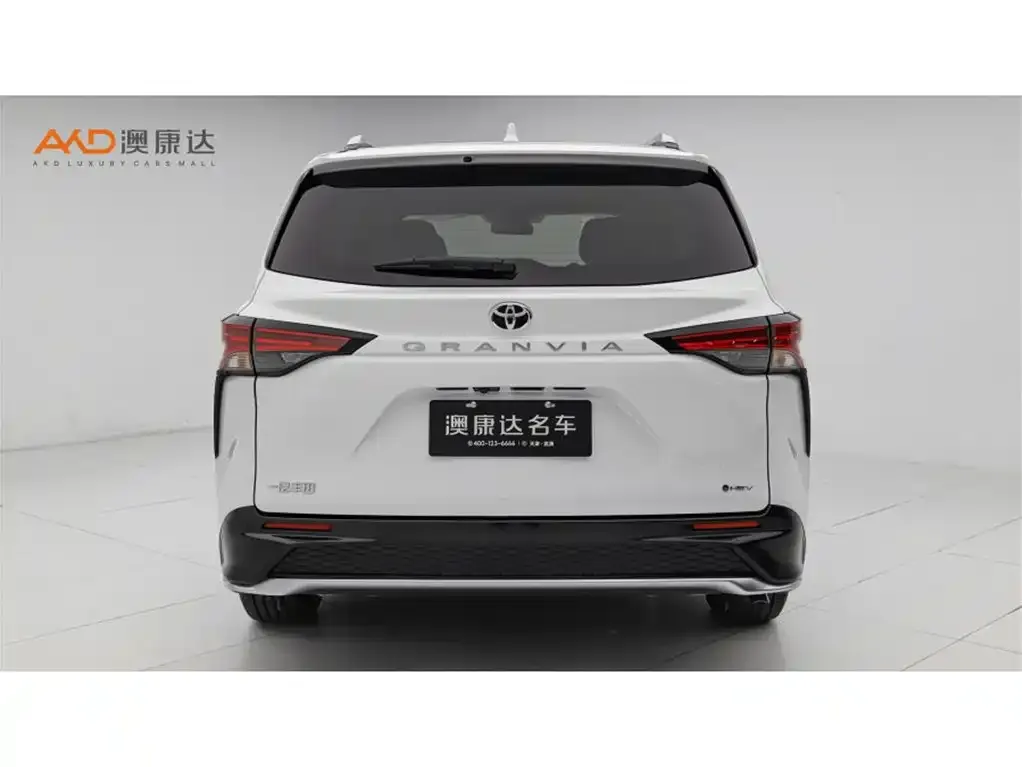 Toyota Granvia — фото 2