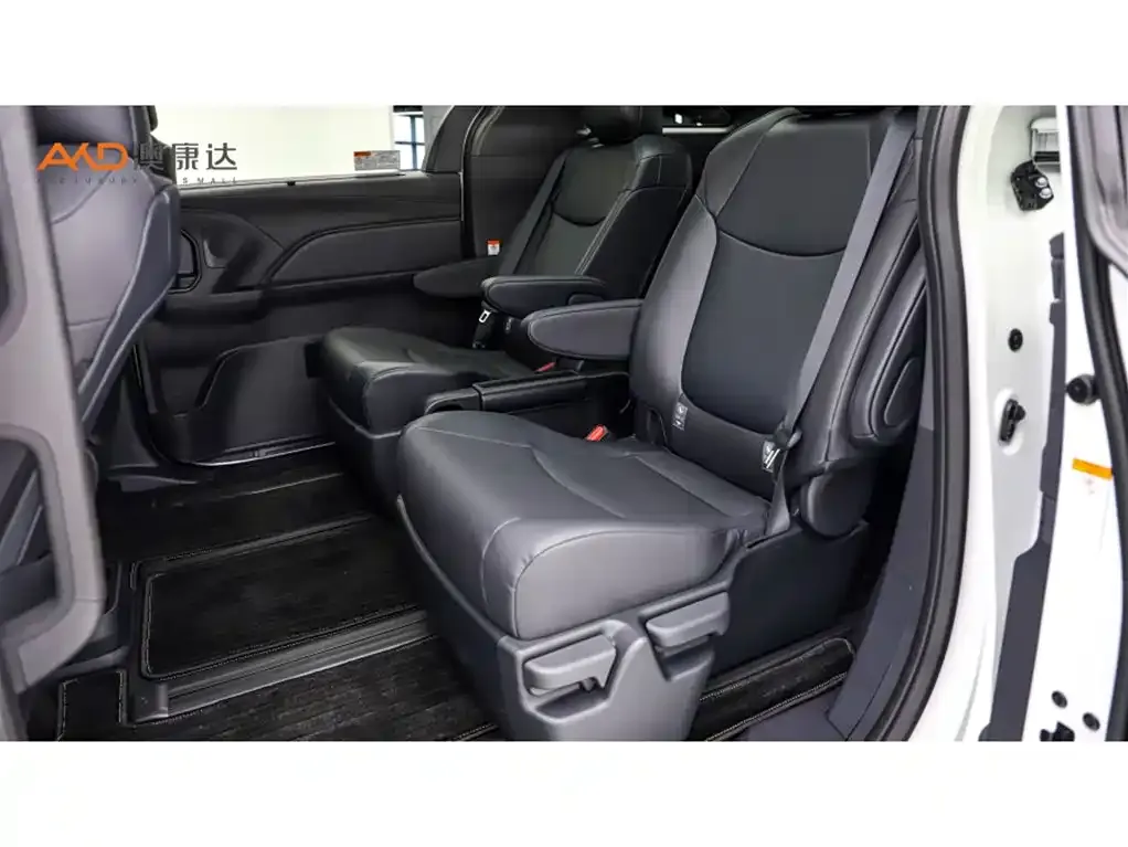 Toyota Granvia — фото 8