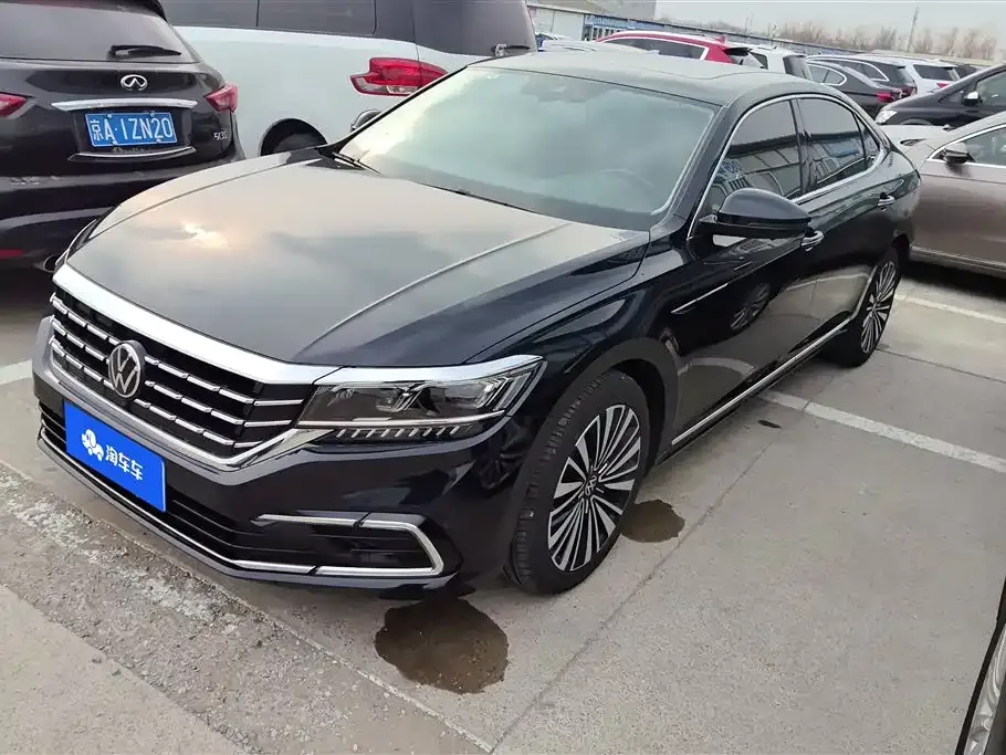 Volkswagen Passat — фото 1