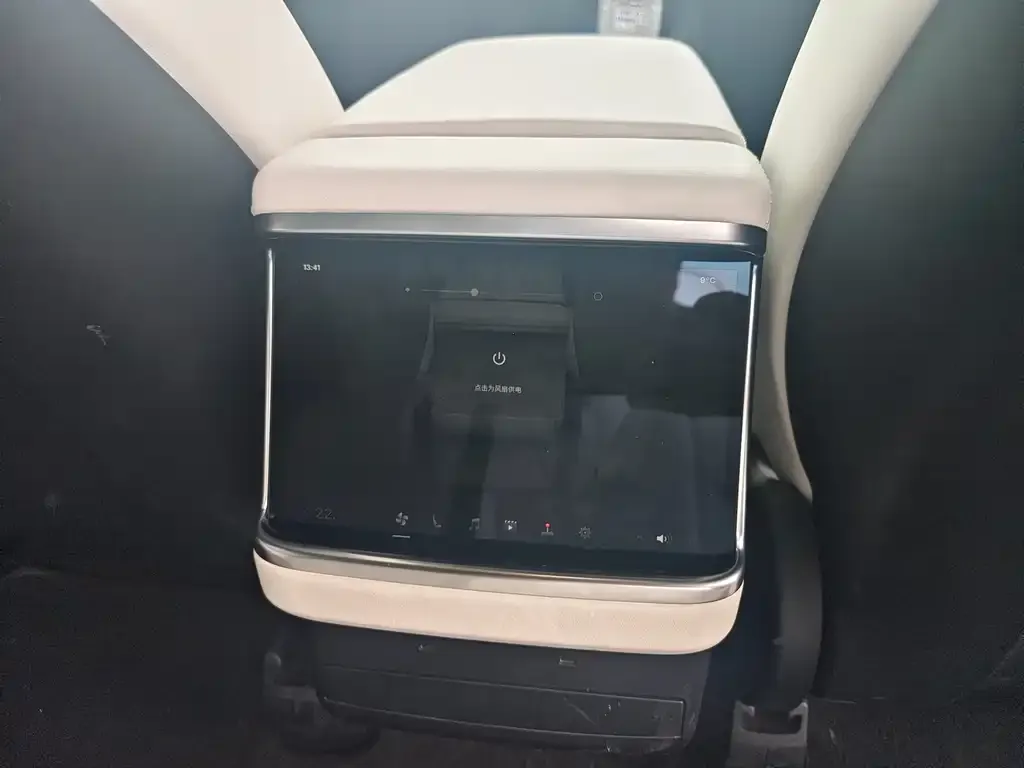 Tesla Model X — фото 8