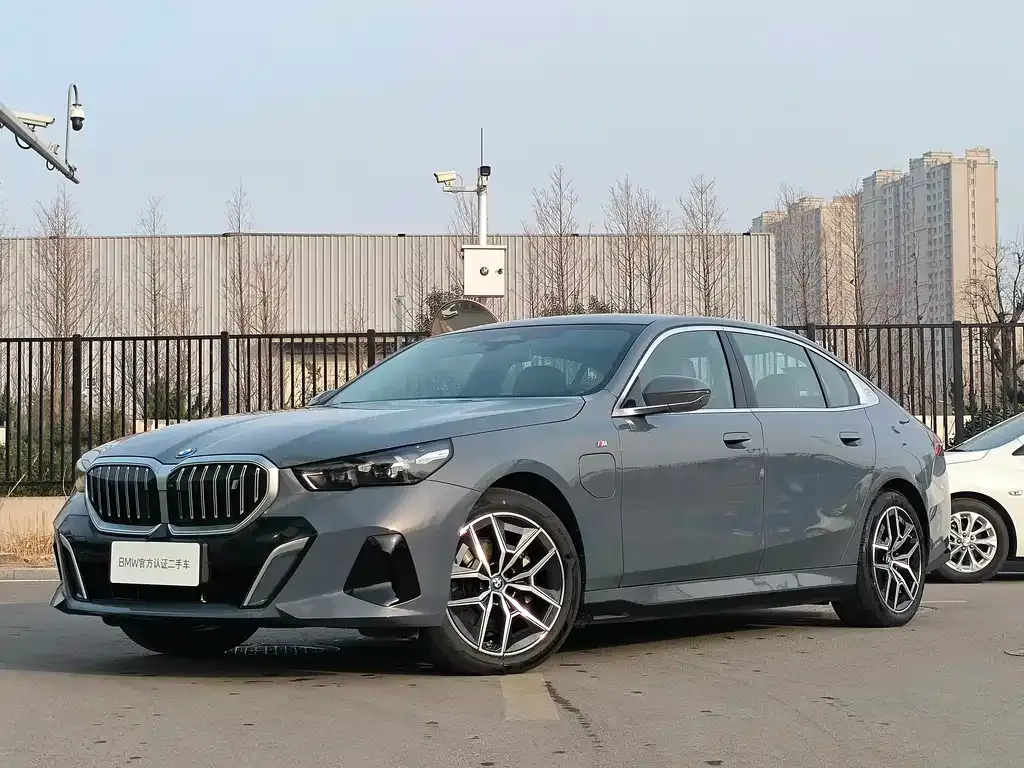 BMW i5 — фото 1