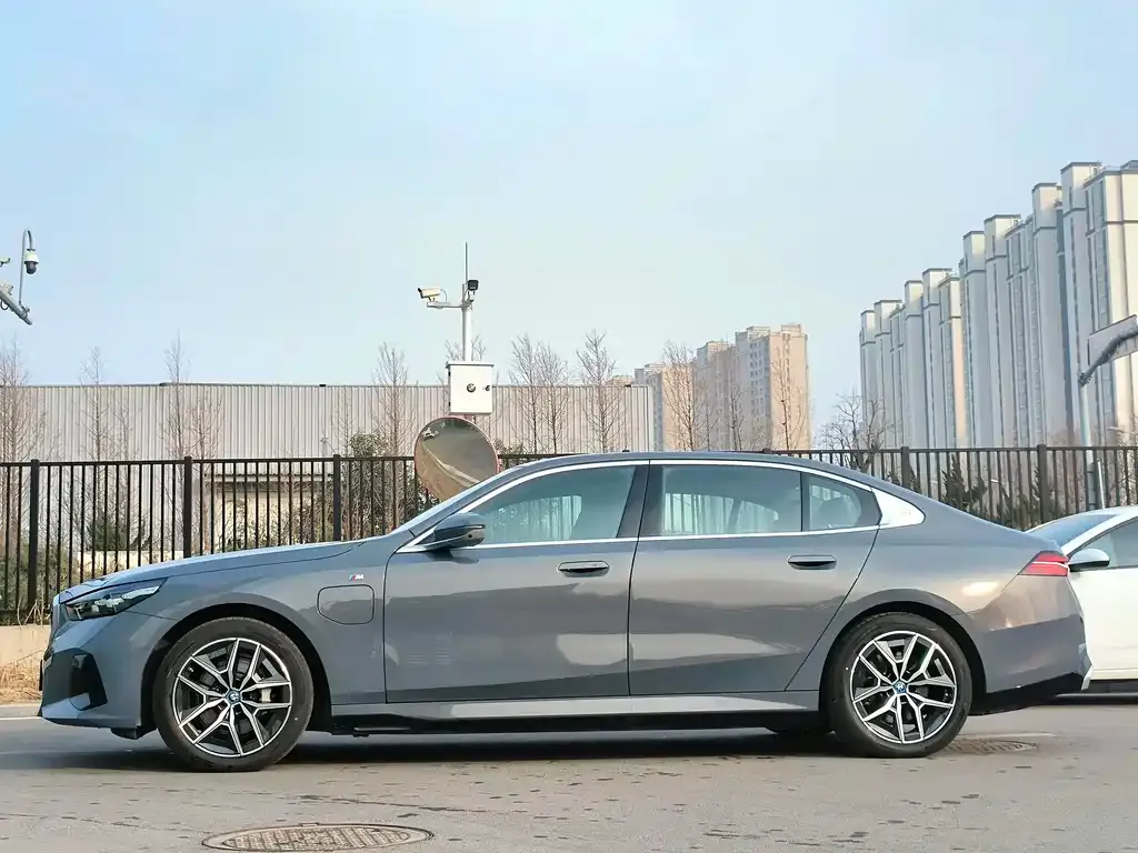 BMW i5 — фото 10
