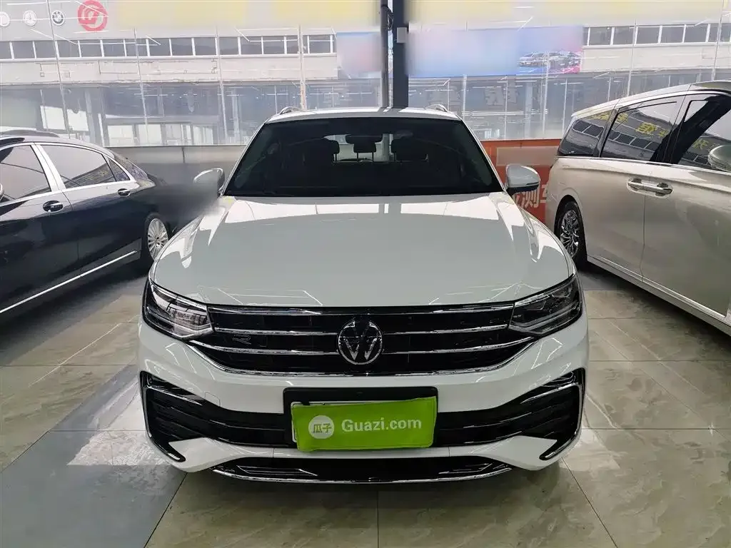 Volkswagen Tiguan L — фото 4