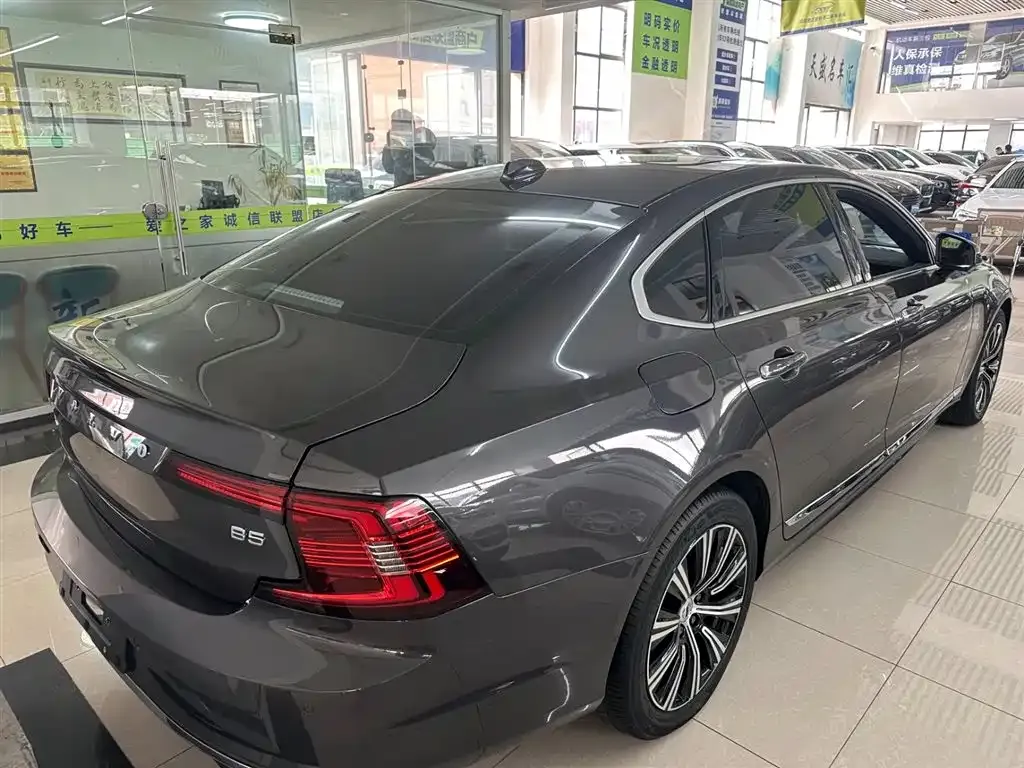 Volvo S90 — фото 1
