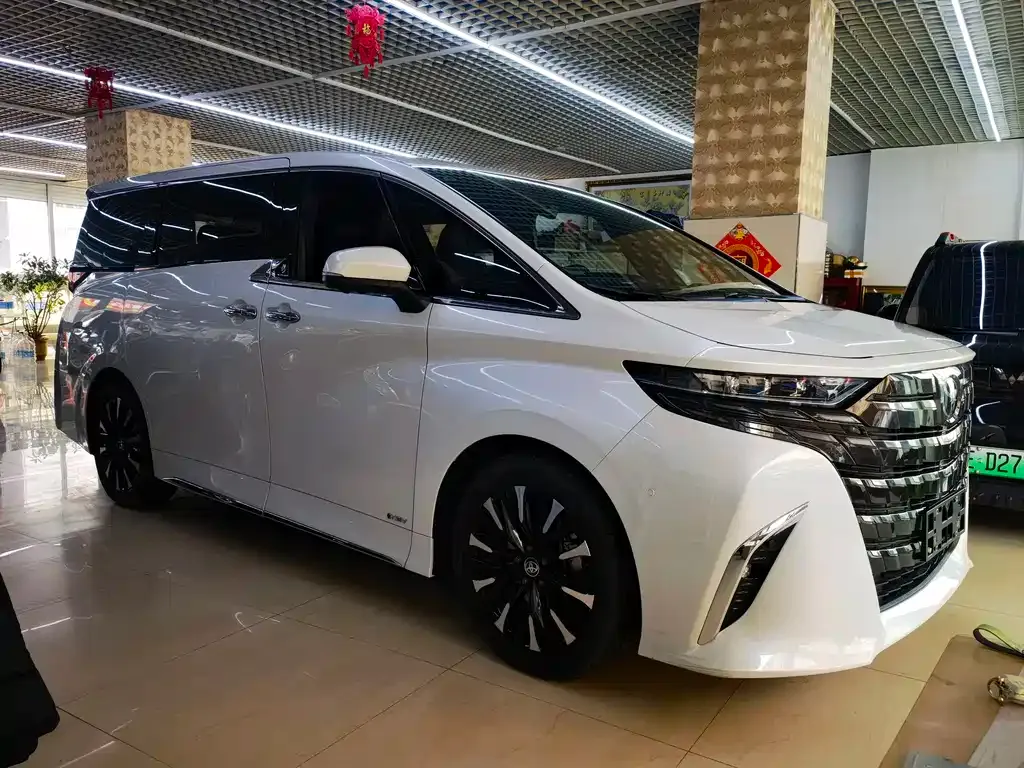 Toyota Alphard — фото 5