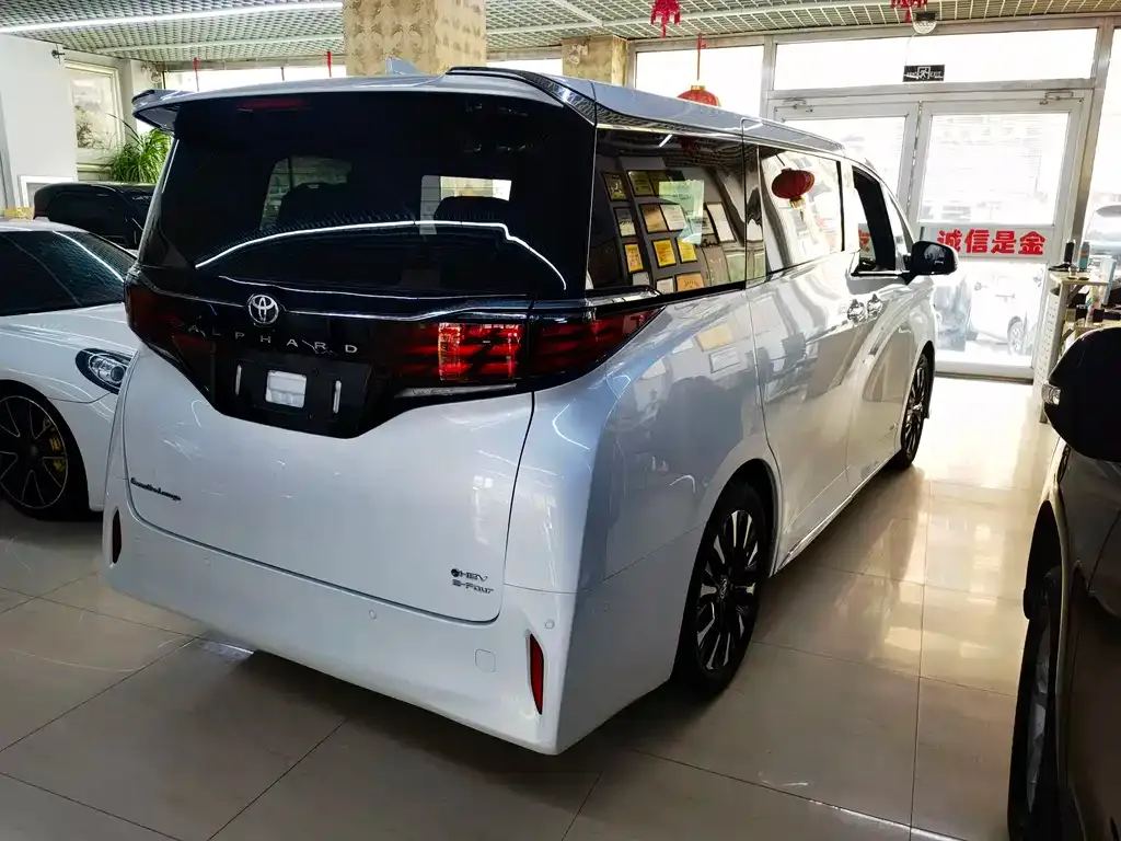 Toyota Alphard — фото 6