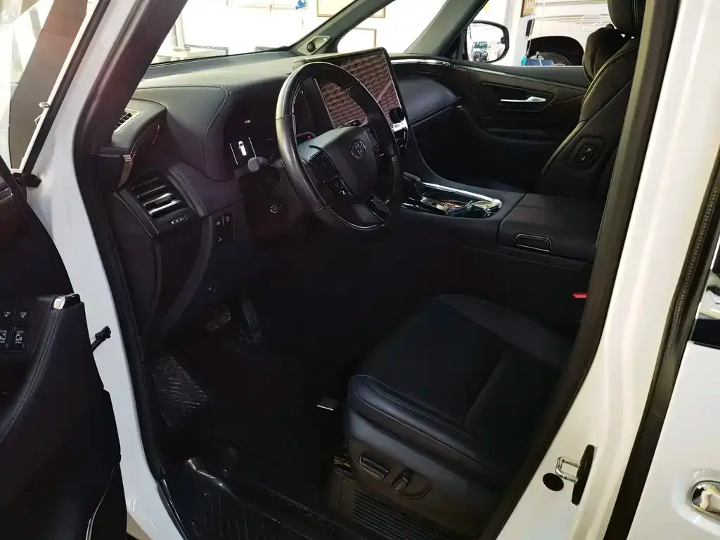 Toyota Alphard — фото 10