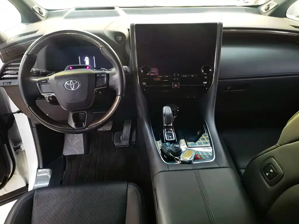 Toyota Alphard — фото 2