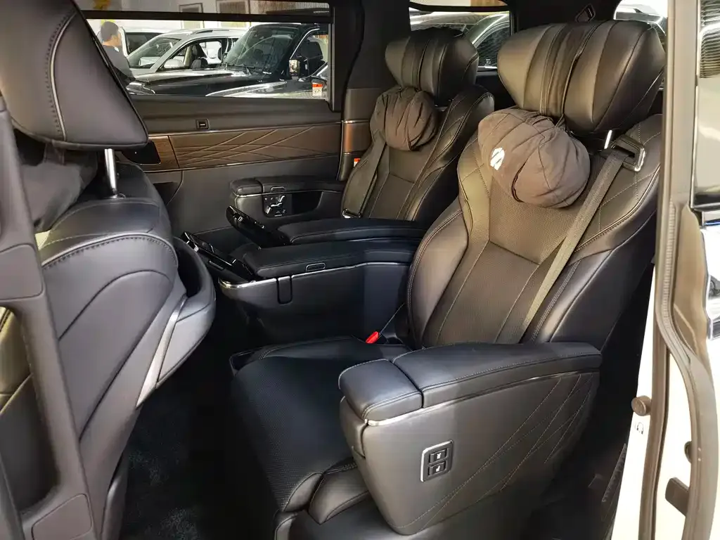 Toyota Alphard — фото 7