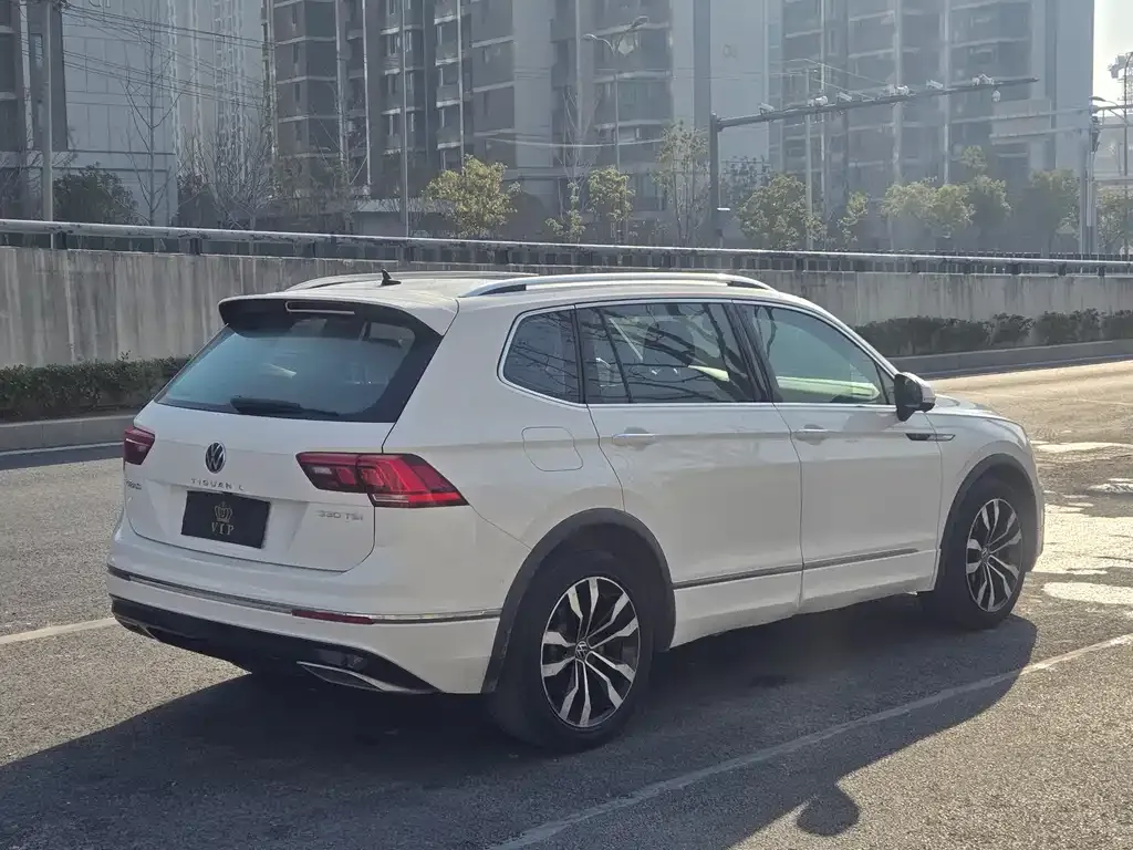 Volkswagen Tiguan L — фото 4