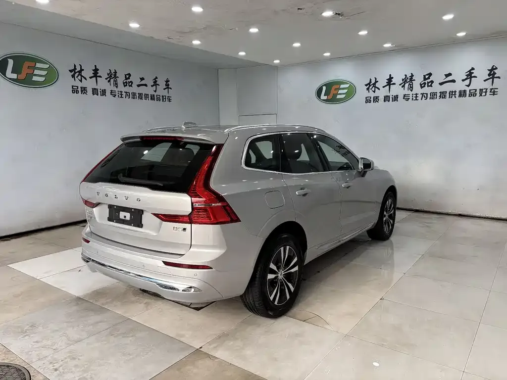 Volvo XC60 — фото 9