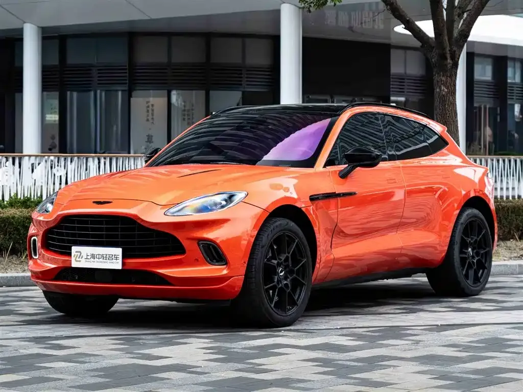 Aston Martin DBX — фото 1