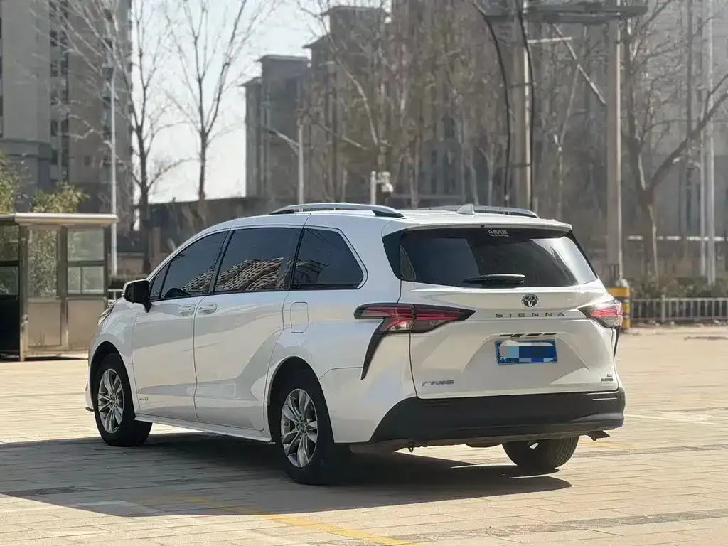 Toyota Sienna — фото 6