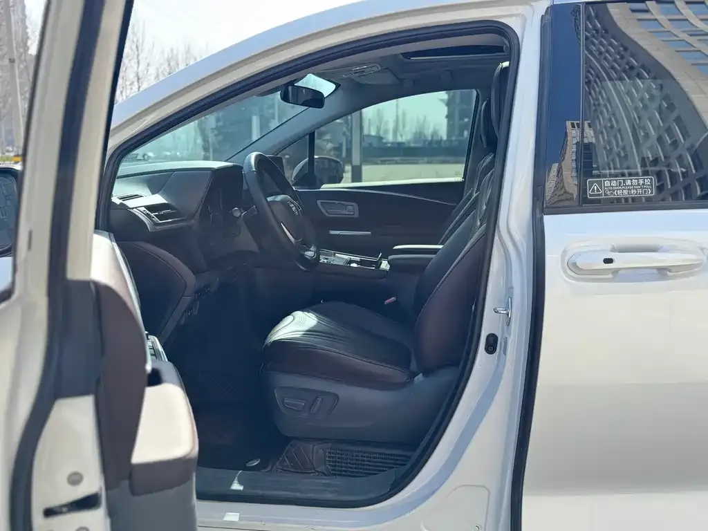 Toyota Sienna — фото 4