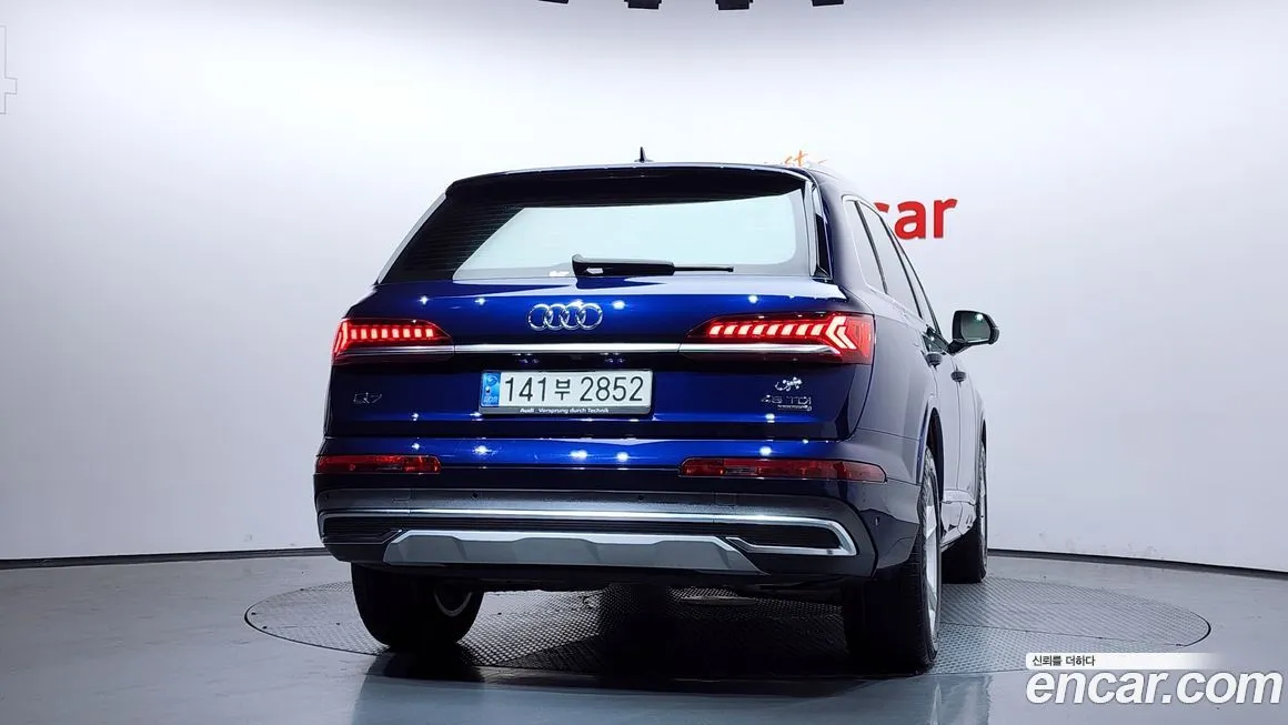 Audi Q7 — фото 9