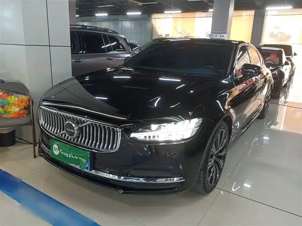 Volvo S90 — фото 1