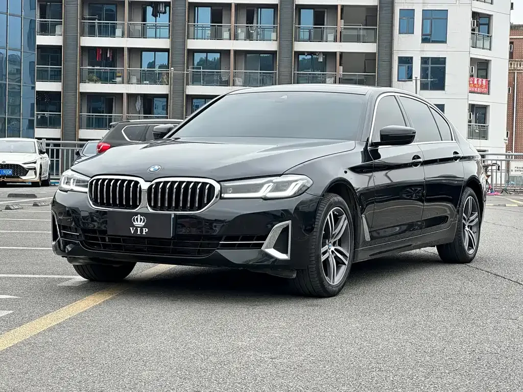 BMW 5 Series — фото 1