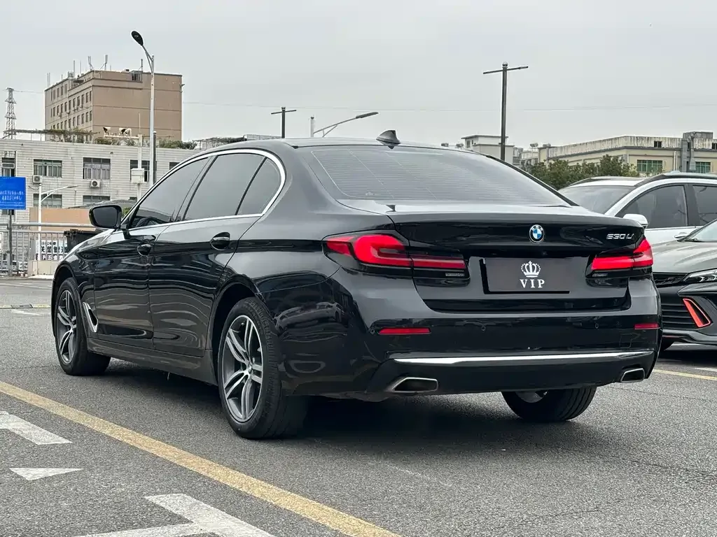 BMW 5 Series — фото 6