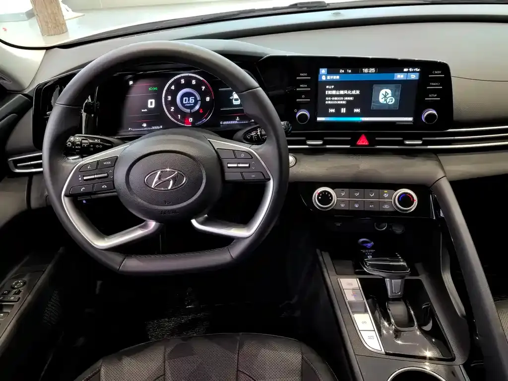 Hyundai Elantra — фото 10