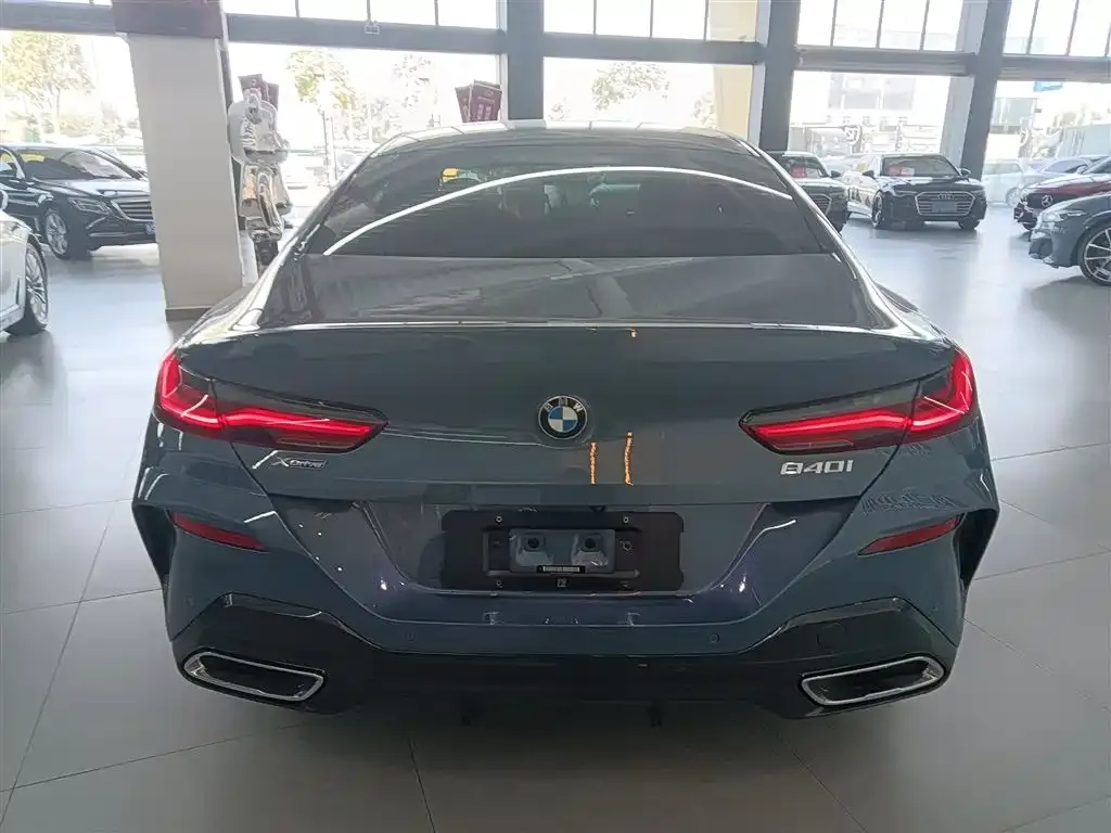 BMW 8 Series — фото 3