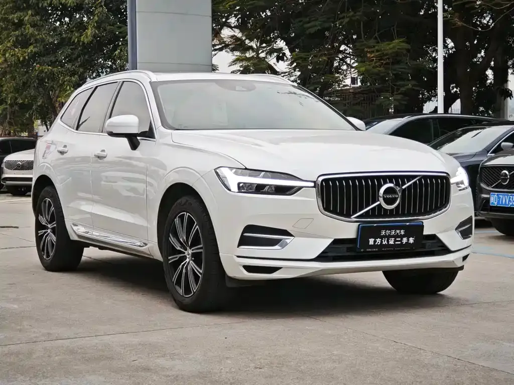 Volvo XC60 — фото 8