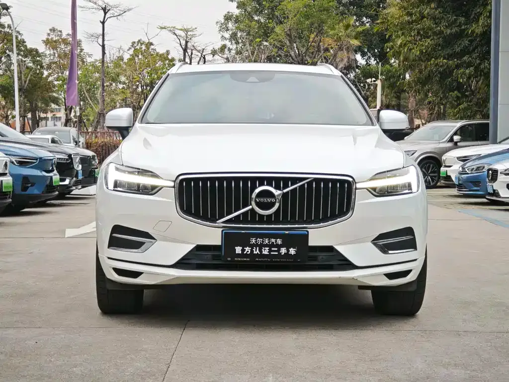 Volvo XC60 — фото 10