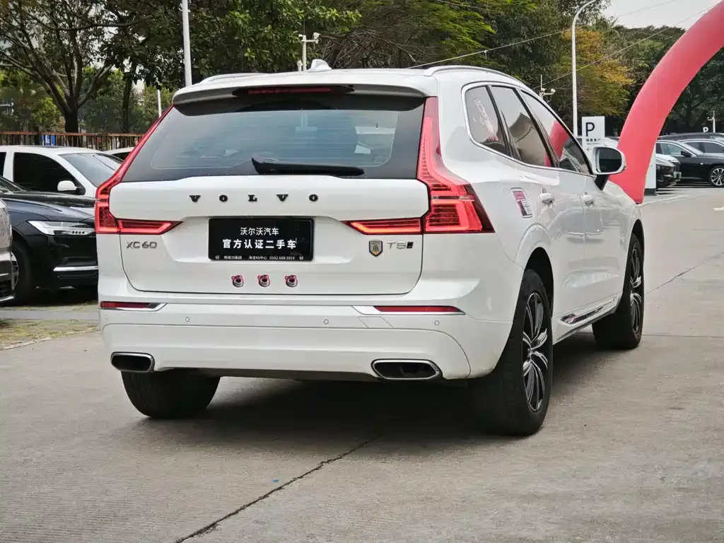 Volvo XC60 — фото 4