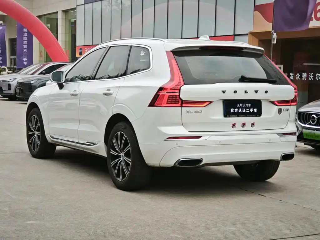 Volvo XC60 — фото 7