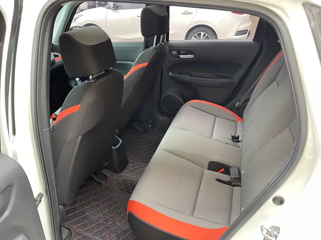 Honda Fit — фото 10