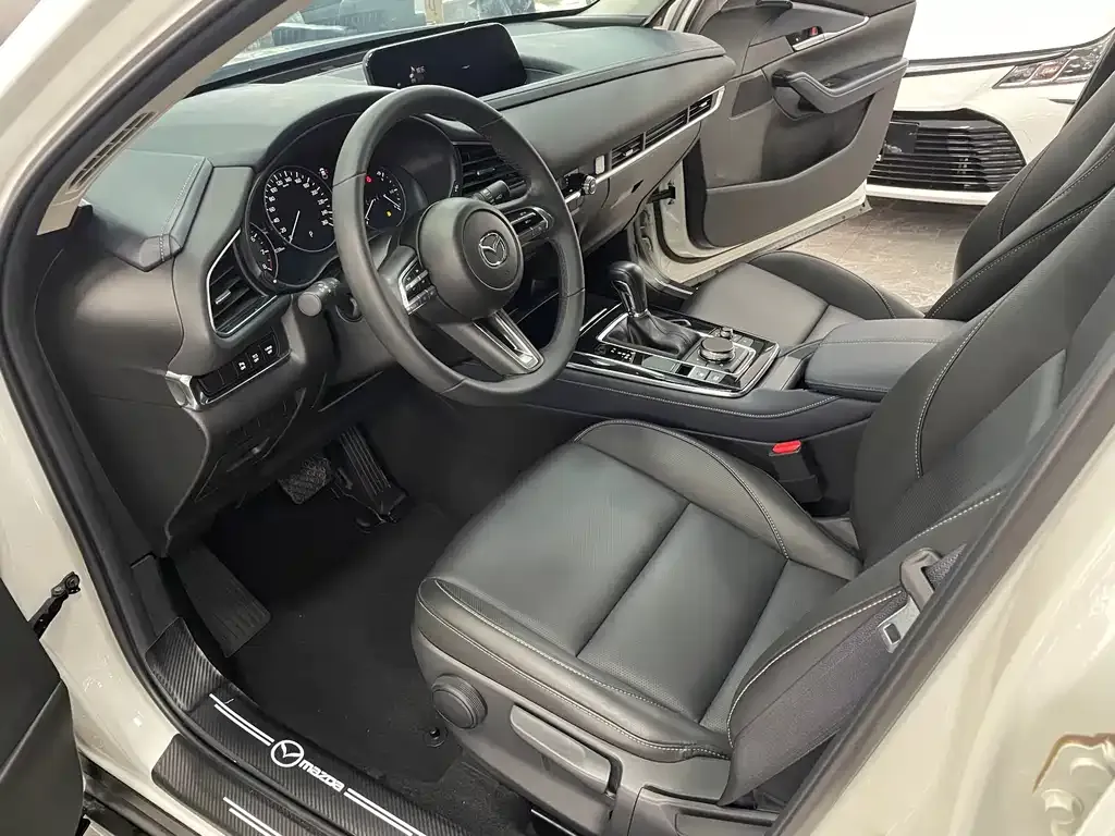 Mazda CX-30 — фото 10