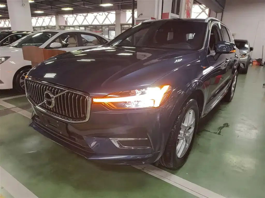 Volvo XC60 — фото 1
