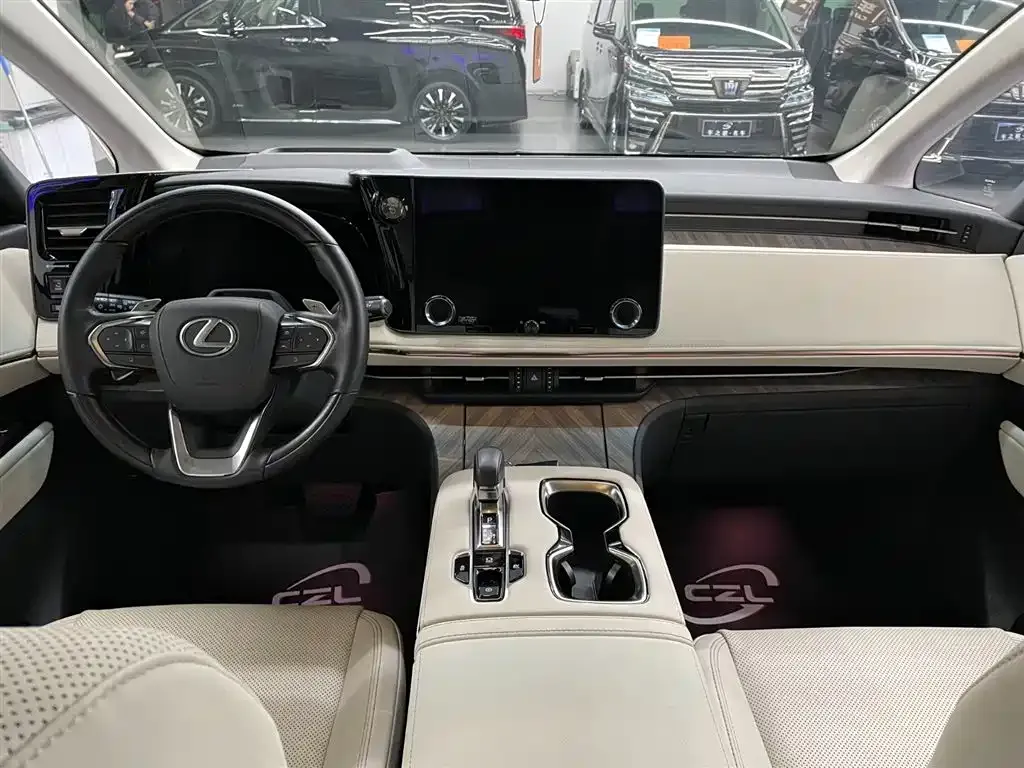Lexus LM — фото 10