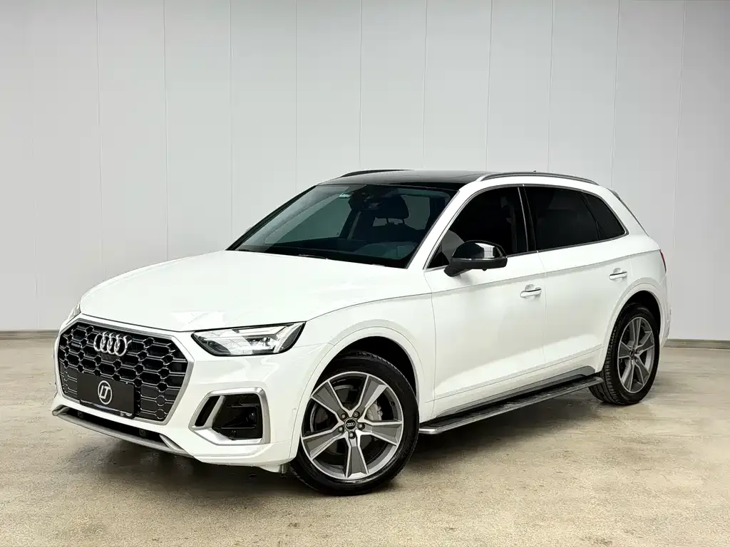 Audi Q5L — фото 1