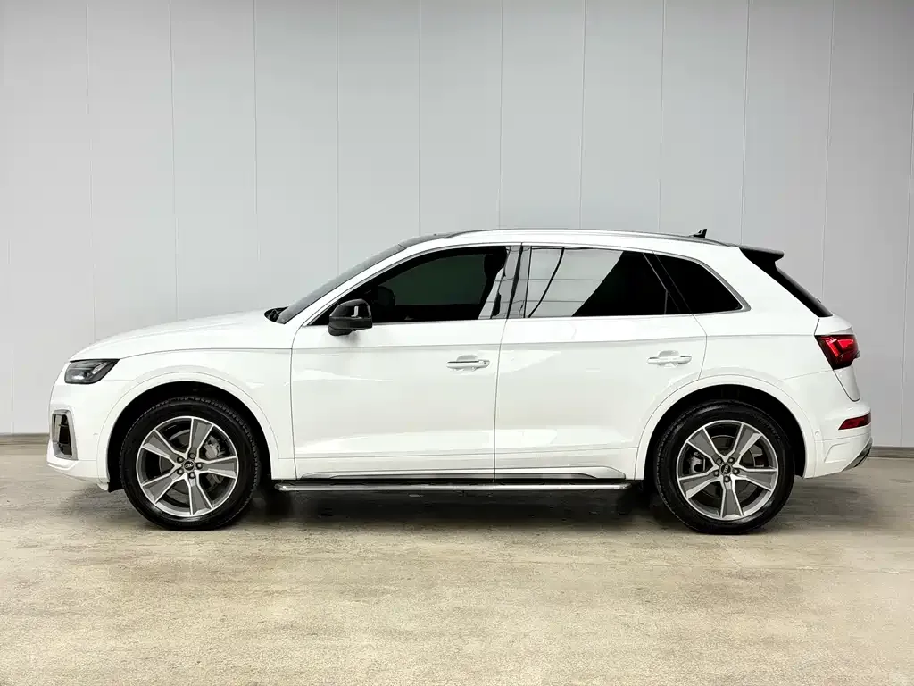Audi Q5L — фото 9