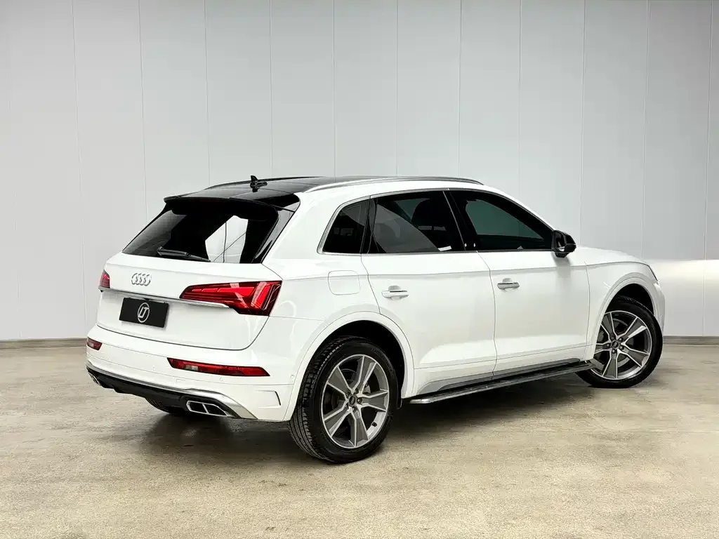 Audi Q5L — фото 6