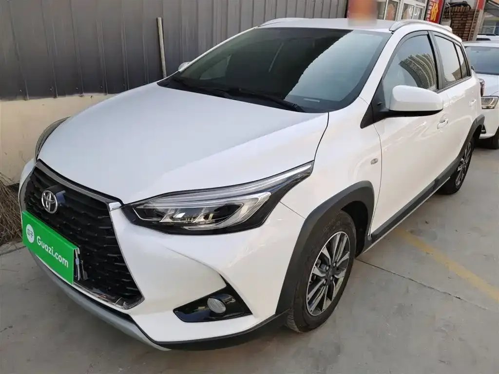 Toyota Yaris L — фото 1