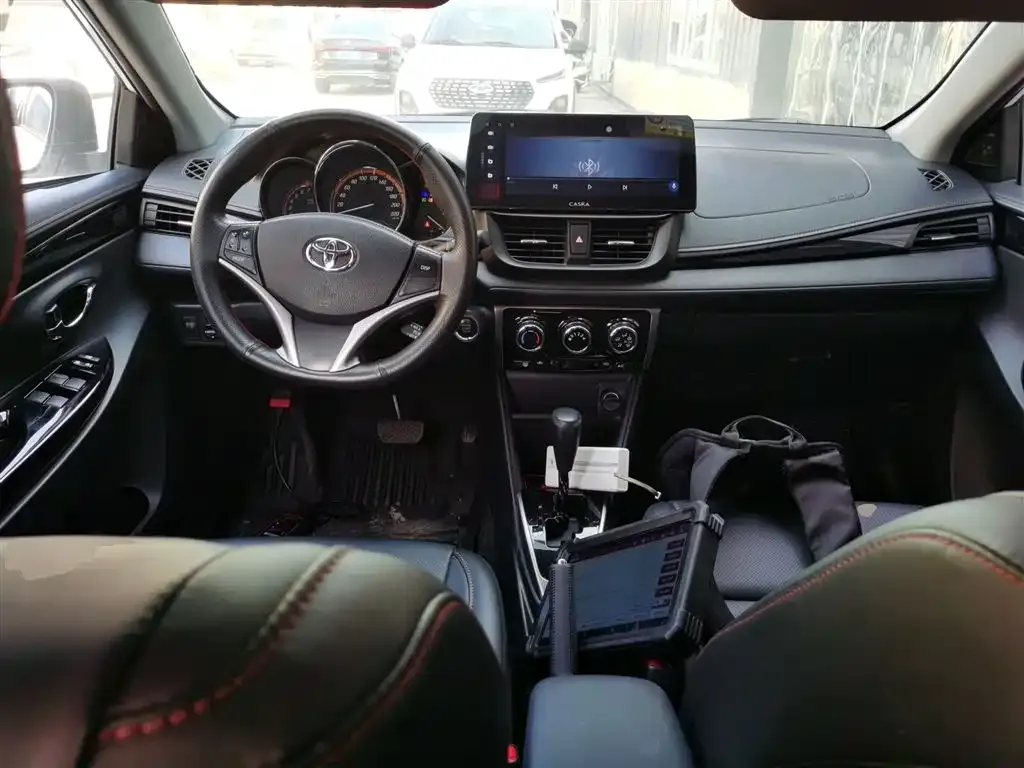 Toyota Yaris L — фото 9